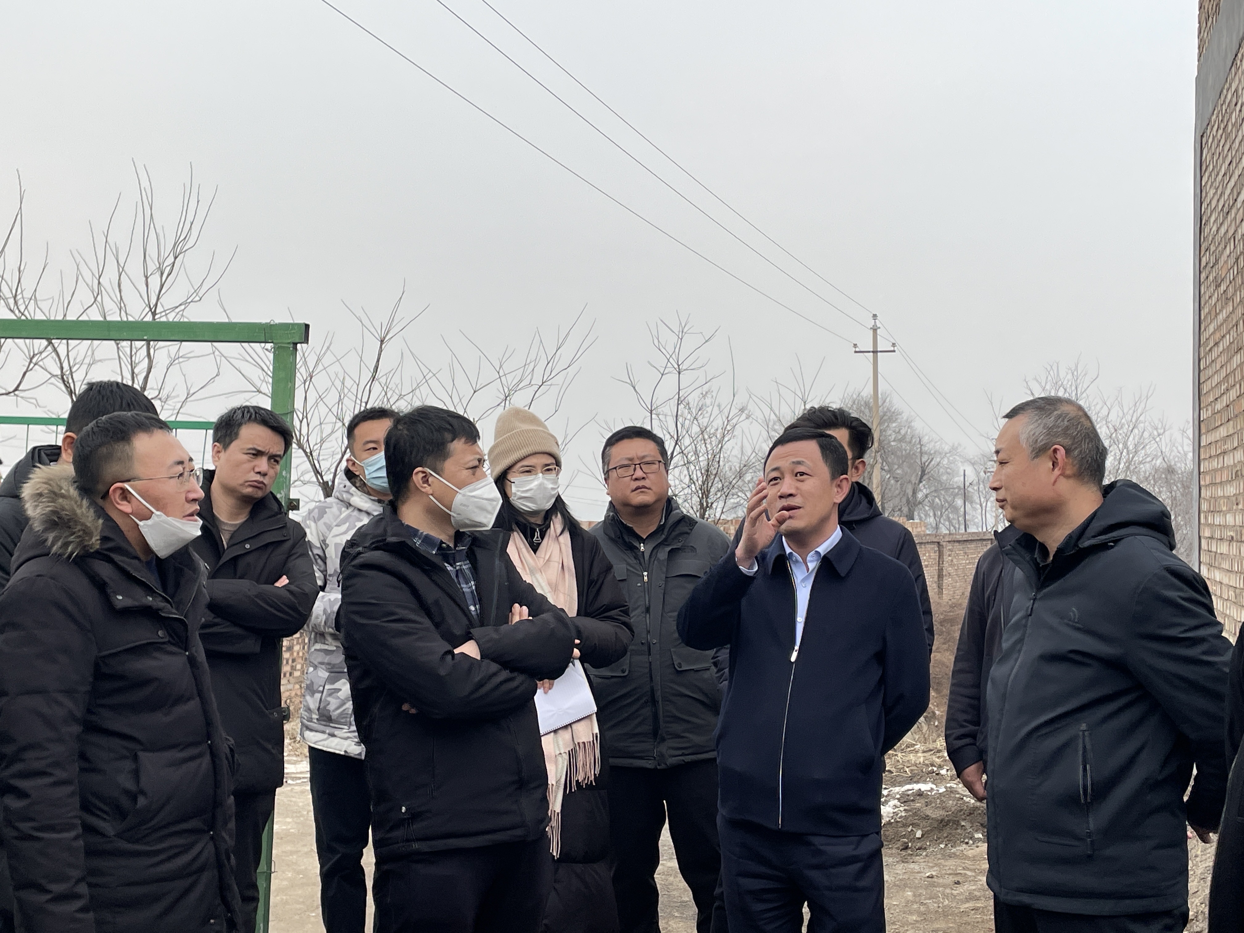 国家能源局清洁取暖调研组一行考察调研介休市新型太阳能跨季节土壤蓄热供暖项目